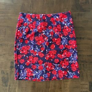 Flower patterned pencil skirt